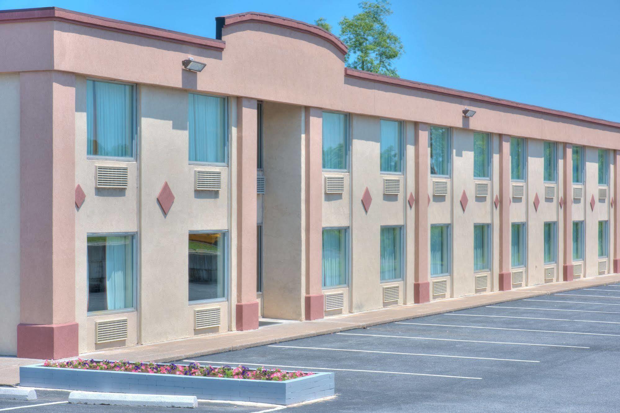 Express Inn Harrisburg South New Cumberland Exterior foto